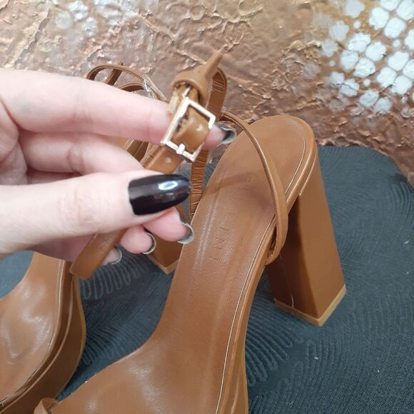 NWT Billini "Tahni" Faux Leather Strappy Platform Heels - Picture 8 of 16